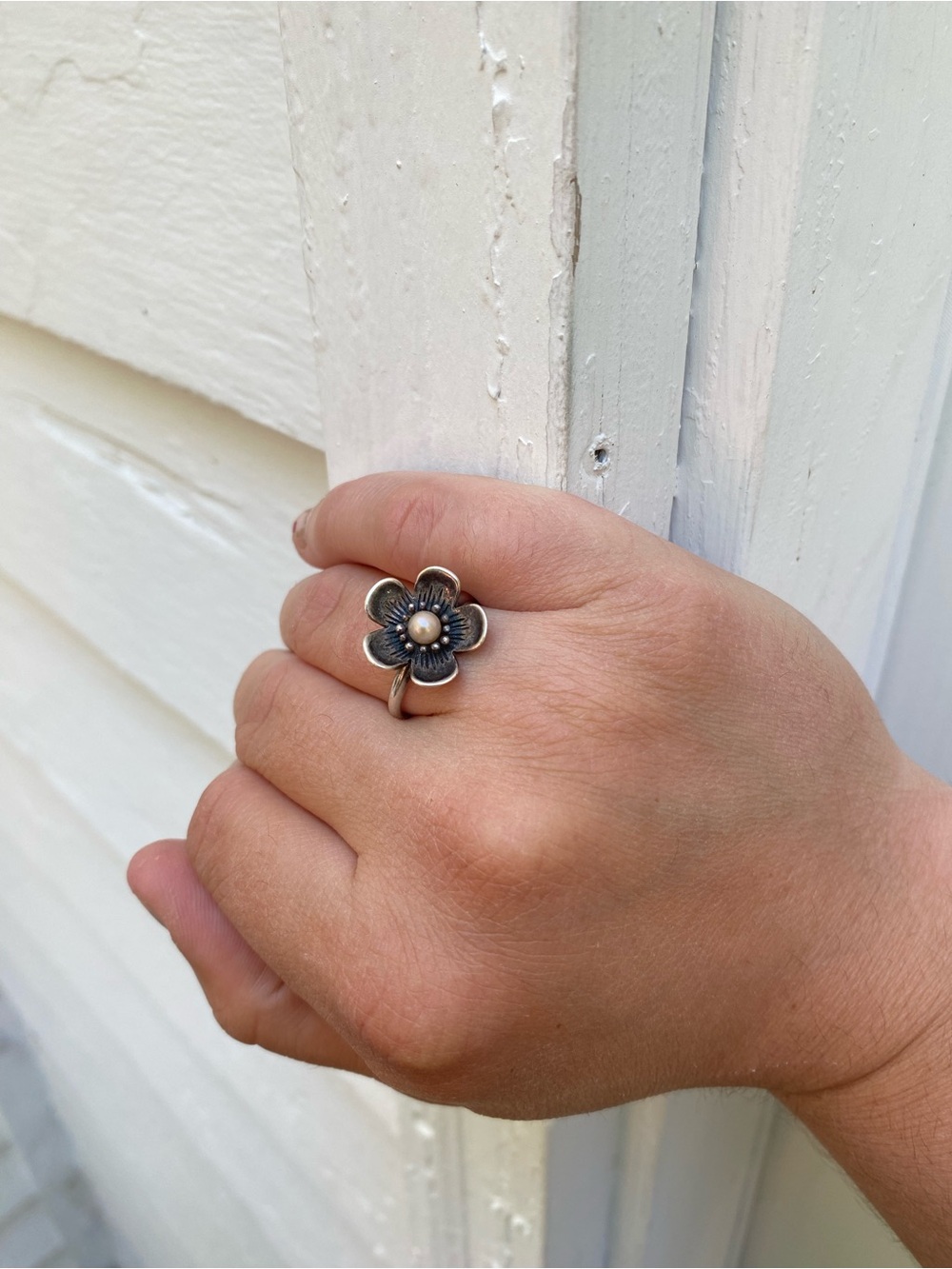 Sterling Silver Floral Ring with White Central Pearl Petunia Pansy Daisy 🌼 - Picture 3 of 14